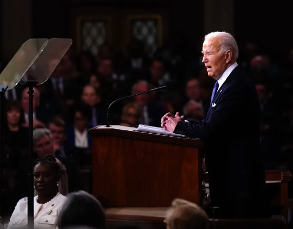 Biden pronuncia un discurso del estado de la Unión desenvuelto y con momentos imprevisibles