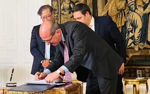Roosevelt Rodriguez Rengifo; cumple 3 años en la SuperIntendencia de Notariado y registro; El Presidente muy Contento con su labor.