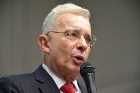 Alvaro Uribe Vélez y el Centro Democratico, estan Celebrando, por la Absolución de los Cargos.