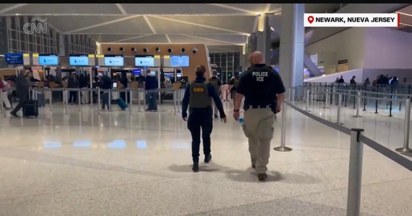 «No están capacitados»: las razones por las que preocupa el despliegue de agentes de ICE en aeropuertos de EE.UU.